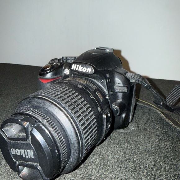 Nikon Black DSLR with Strap - Picture 2 of 8